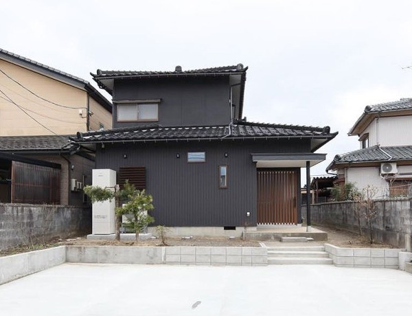 外壁塗装と貼替でスタイリッシュにリニューアル!/富山県富山市